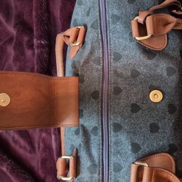 NWOT Call It Spring Grey Bag with Black Hearts - Picture 10 of 17